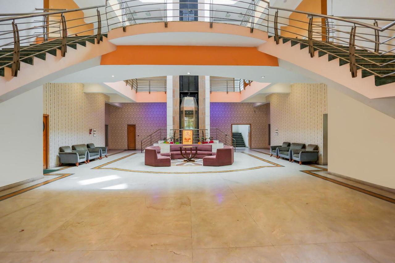 Oyo 71042 Sahara Estate Hotel Gorakhpur Luaran gambar